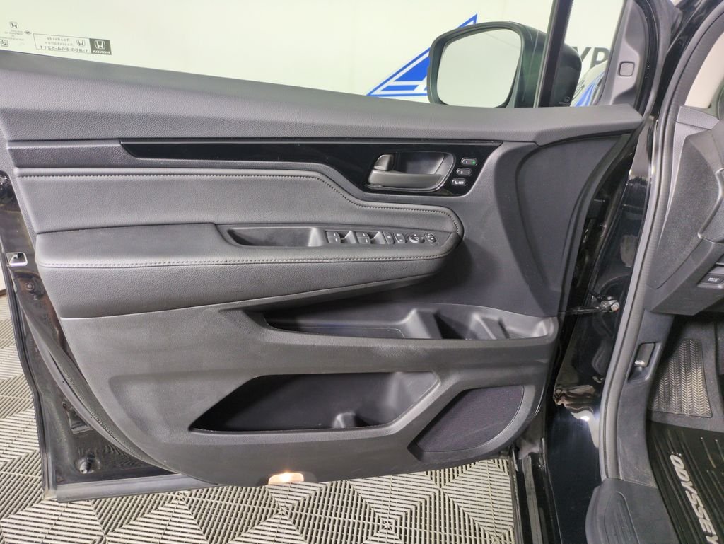 2025 Honda Odyssey Touring - Photo 14