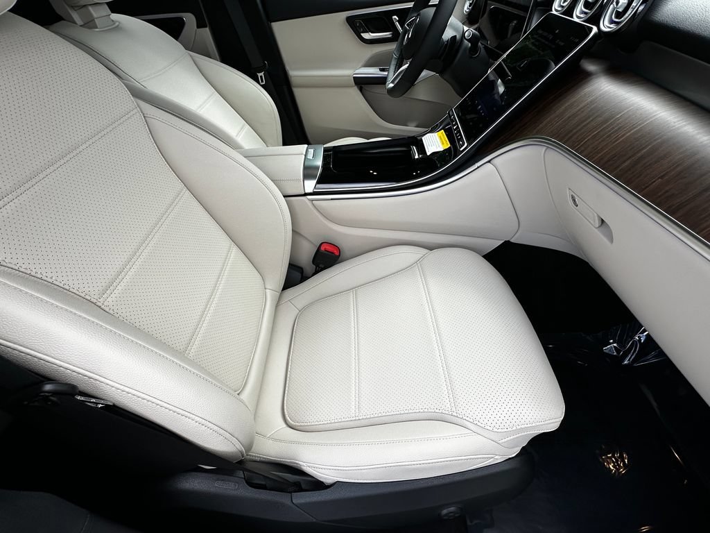 New 2026 Polar White Mercedes-Benz GLC 300 image 53