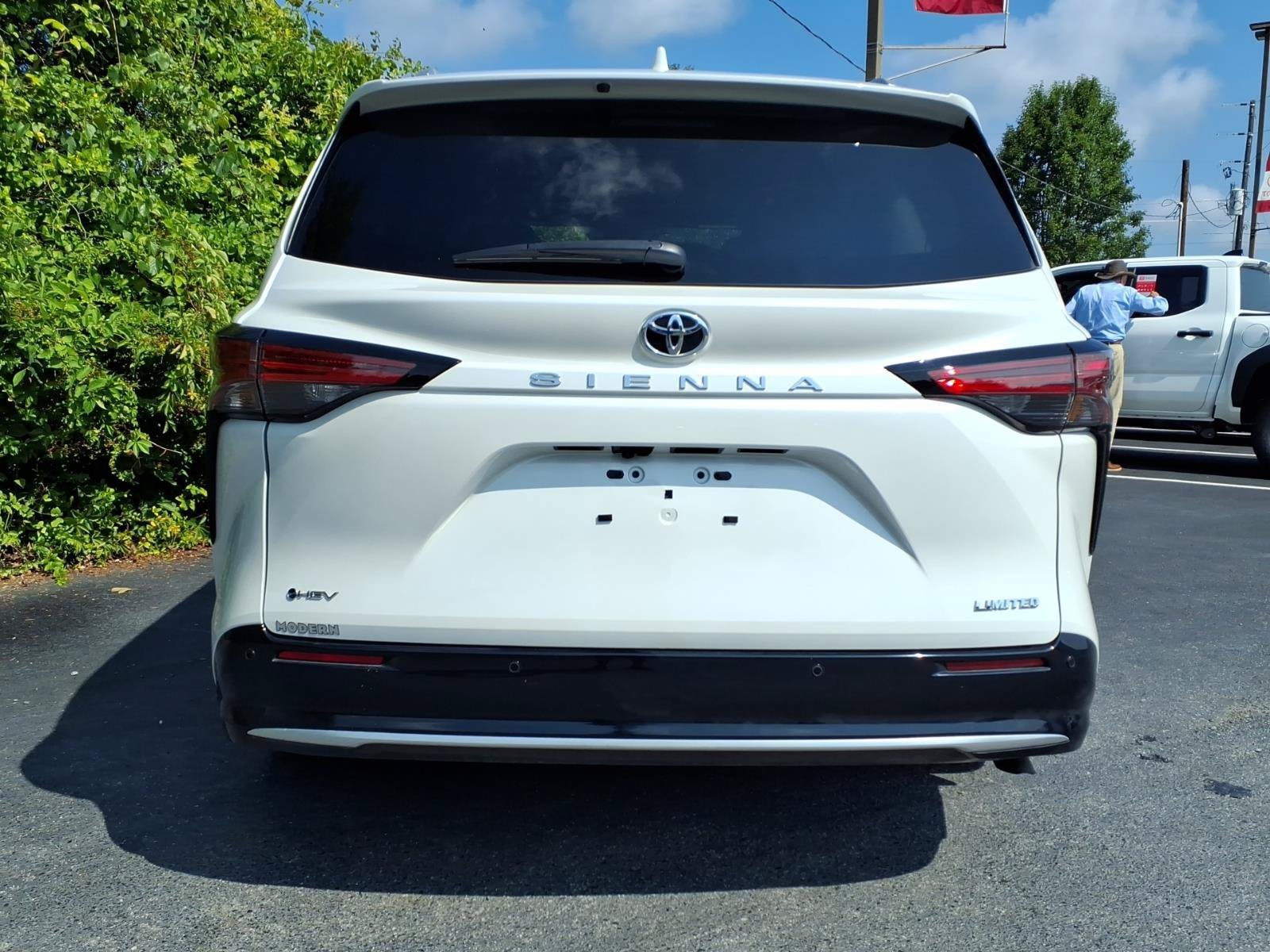 Used 2026 Wind Chill Pearl Toyota Limited image 4