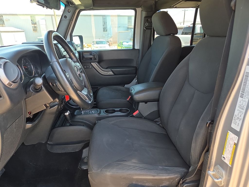 Used 2016 Billet Silver Metallic Clearcoat Jeep Unlimited Sport image 18