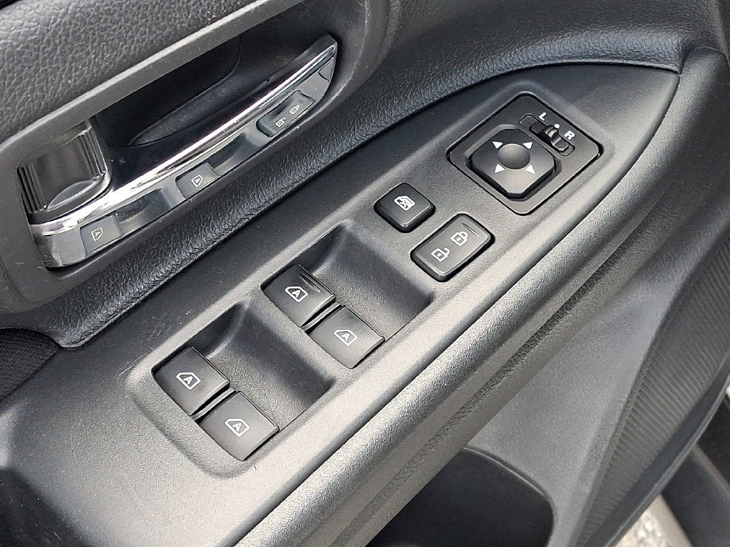 Used 2020 Silver Mitsubishi ES image 15