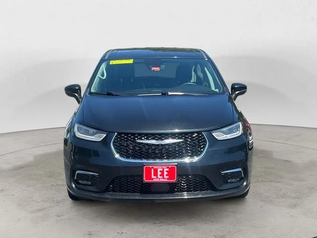 Used 2023 Brilliant Black Crystal Pearlcoat Chrysler Touring L image 8