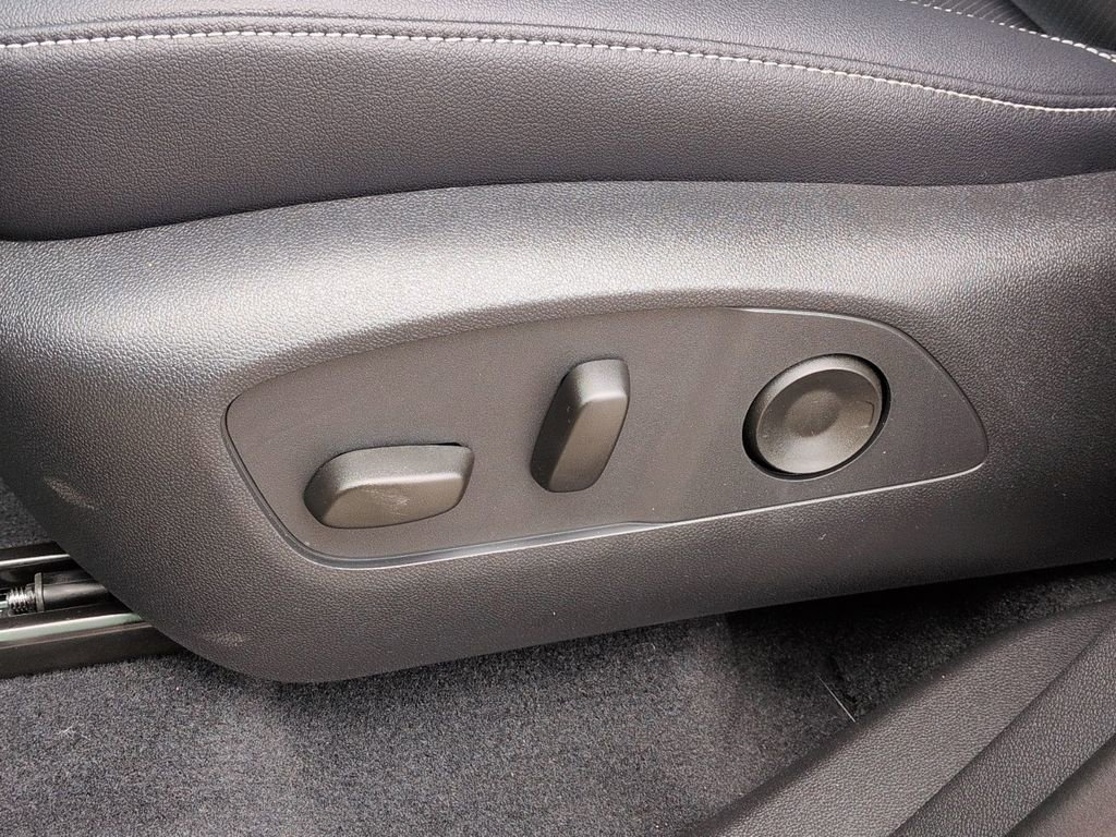 New 2026 Mosaic Black Metallic Chevrolet LT image 17