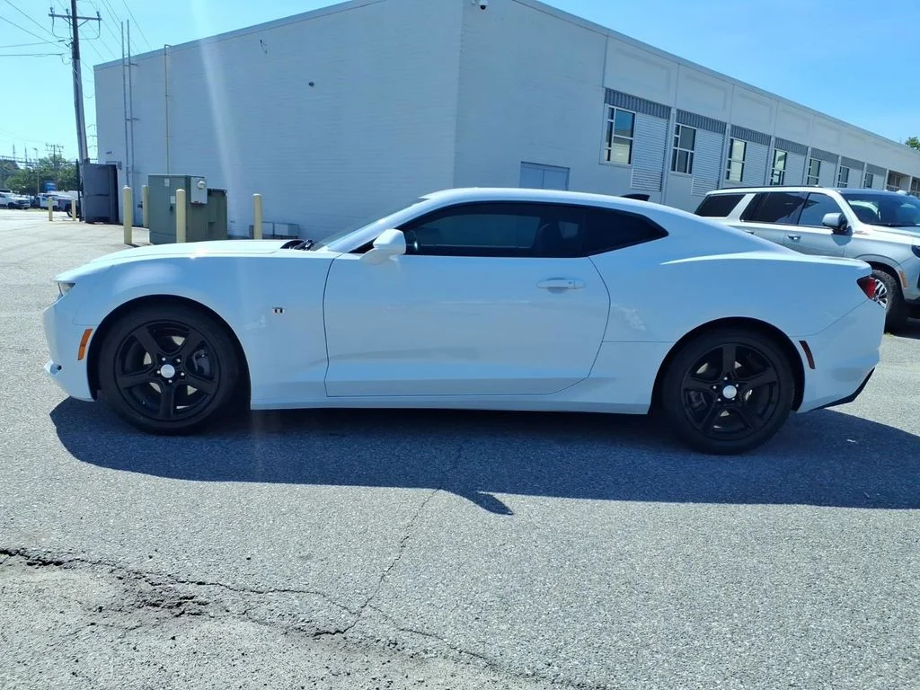 Used 2023 White Chevrolet 1LT image 25