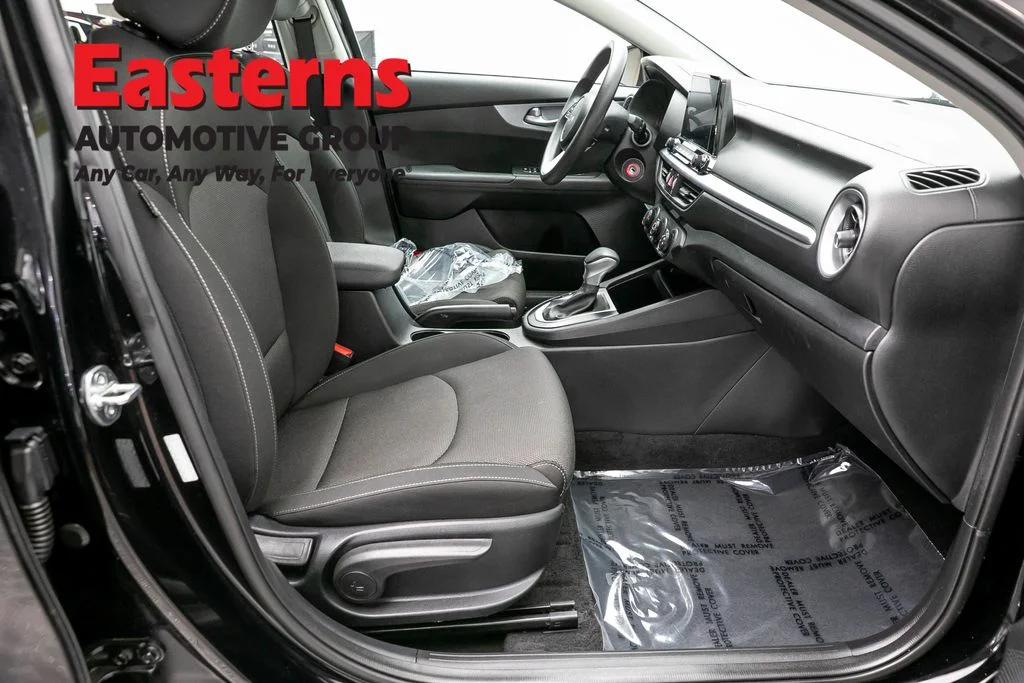 Used 2023 Black Kia LXS image 24