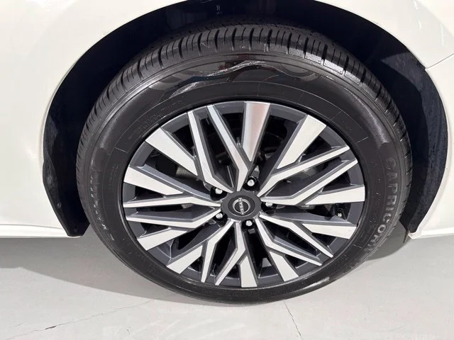 Used 2025 White Nissan 2.5 SV image 14