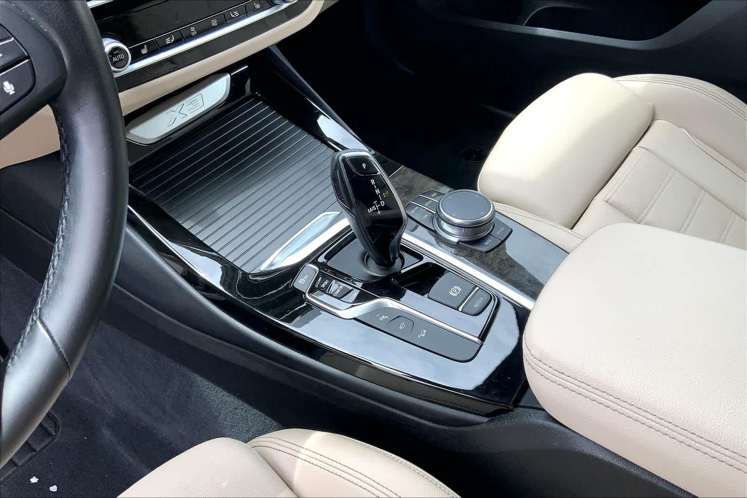 Used 2018 Dark Graphite Metallic BMW xDrive30i image 16