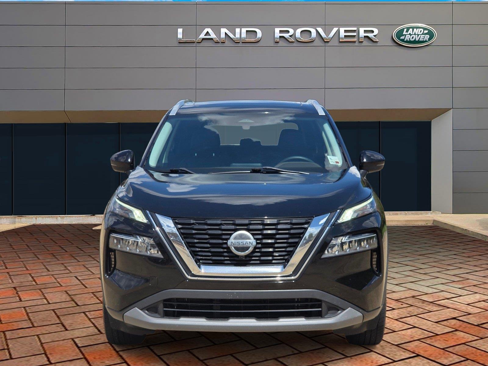 Used 2021 Super Black Nissan SV image 2