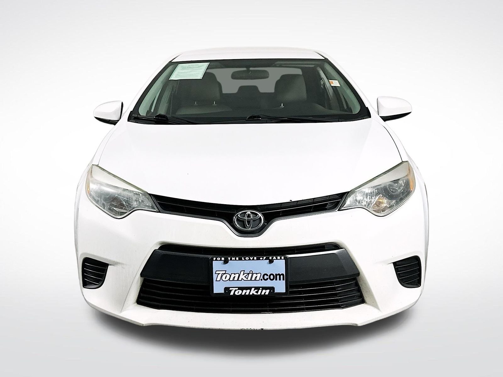 Used 2015 Super White Toyota LE image 2