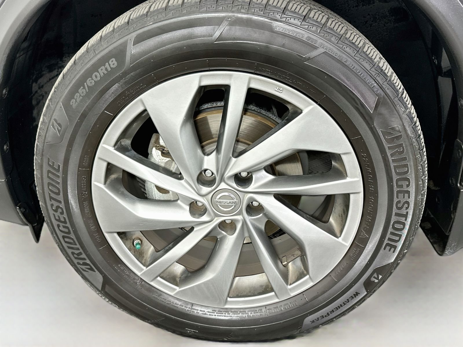 Used 2015 Gun Metallic Nissan SL image 33