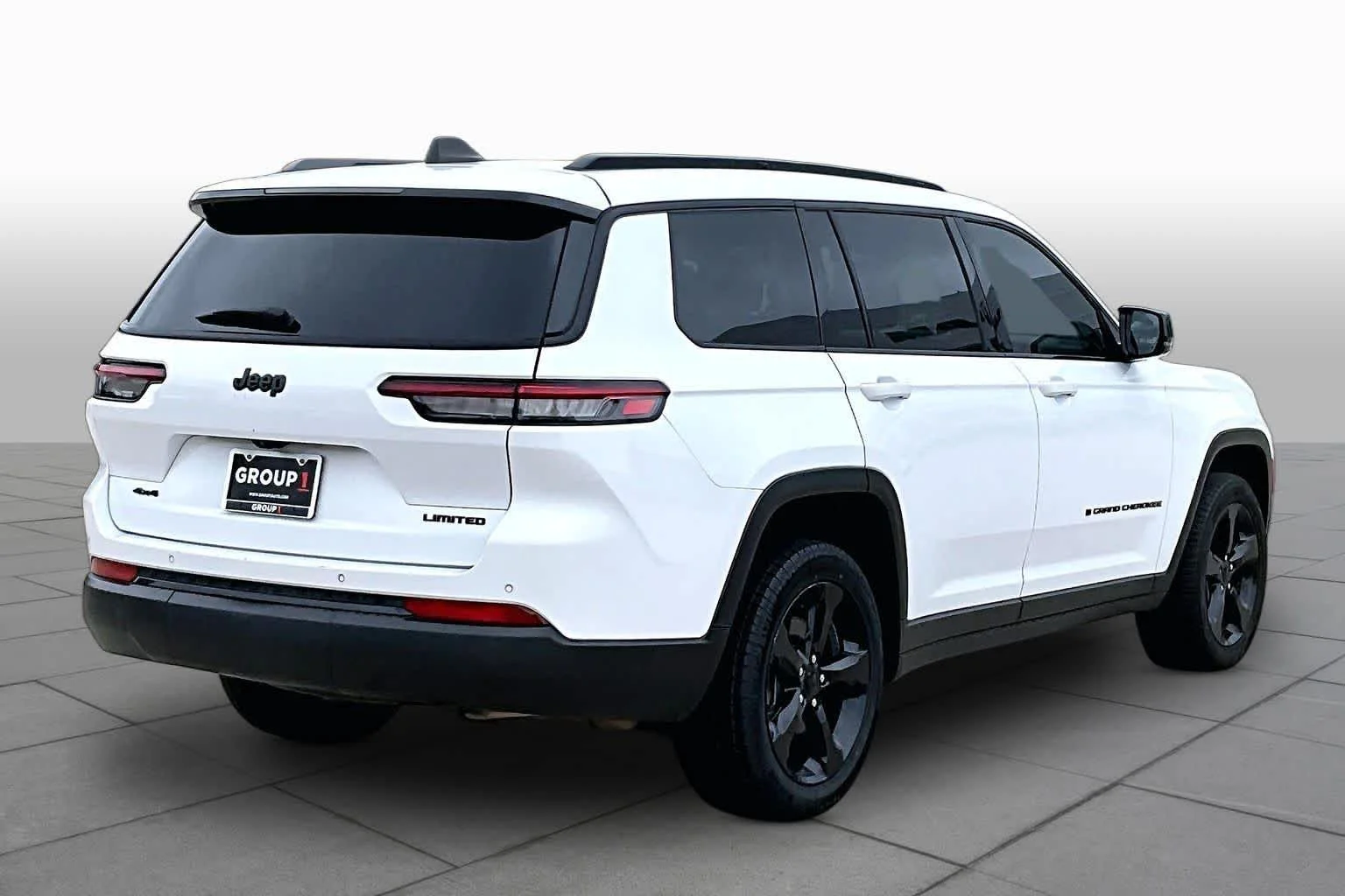 Used 2023 Bright White Clearcoat Jeep Limited image 13