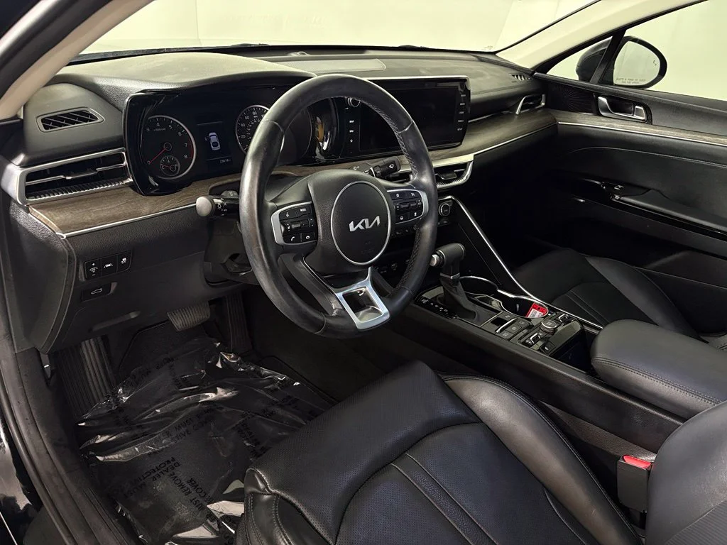 Used 2024 Ebony Black Kia EX image 17