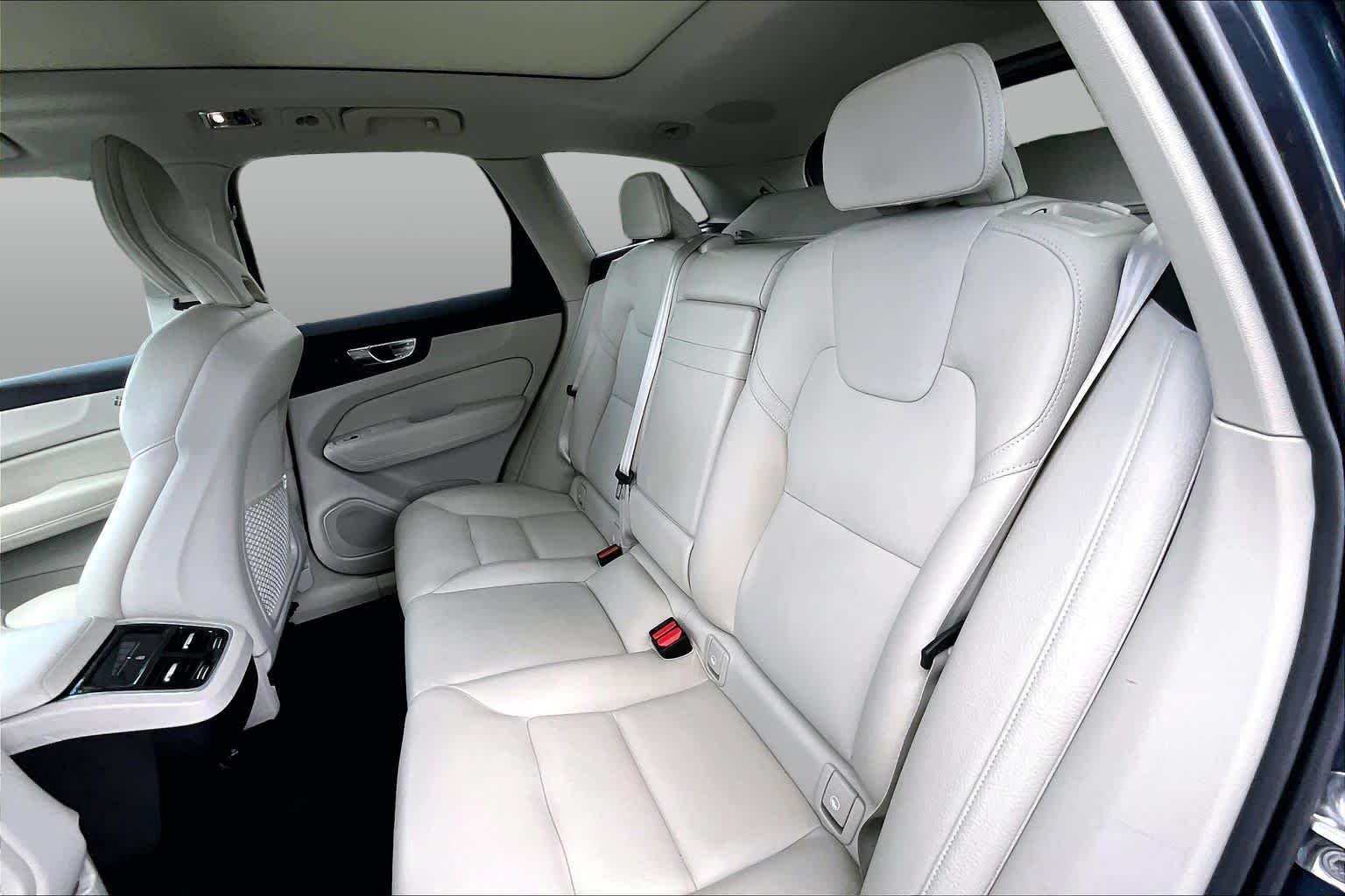 Used 2020  Volvo Inscription image 21