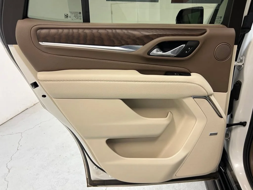 Used 2024 White Frost Tricoat GMC Denali image 27