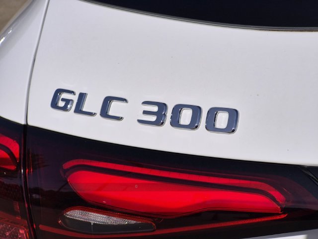 New 2026 Polar White Mercedes-Benz GLC 300 image 45