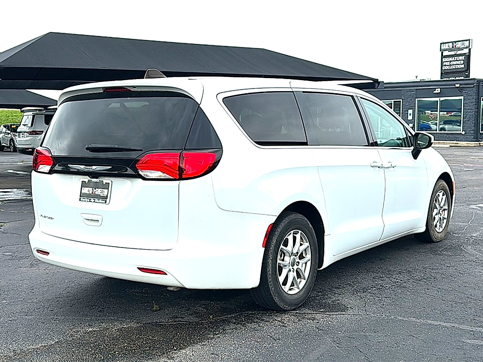 Used 2022 Bright White Clearcoat Chrysler LX image 6