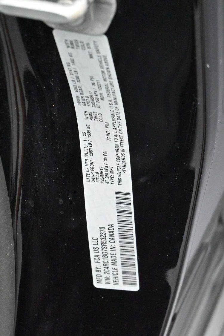 Used 2025 Diamond Black Crystal Pearlcoat Chrysler Select image 39