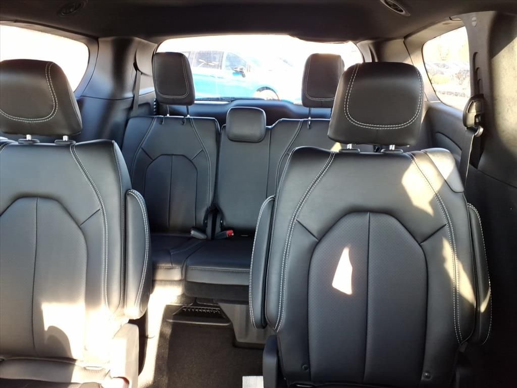 New 2026 Hydro Blue Pearl-Coat Exterior Paint Chrysler Select image 10