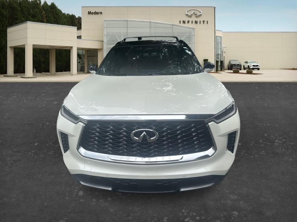 Certified Used 2025 Majestic White/Black Obsidian INFINITI AUTOGRAPH image 2