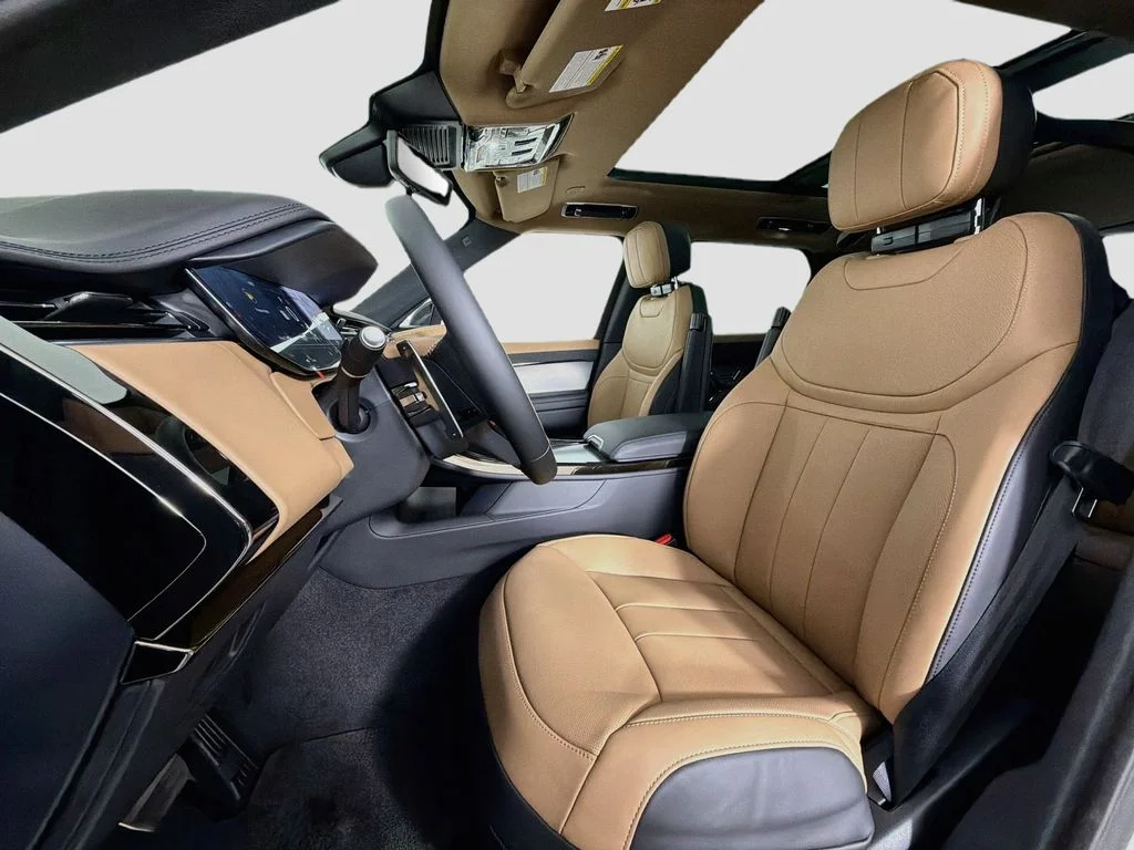 New 2026 Ostuni Pearl White Land Rover Dynamic SE image 22