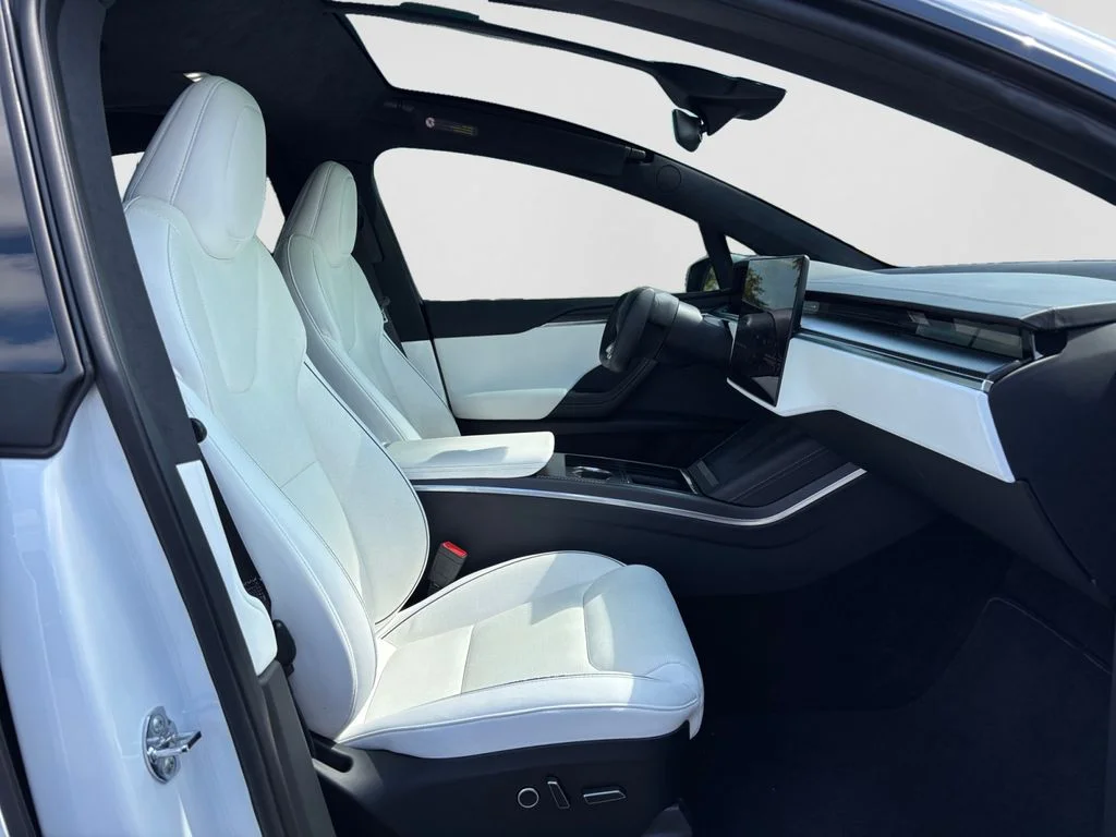 Used 2022 White Tesla Plaid image 15
