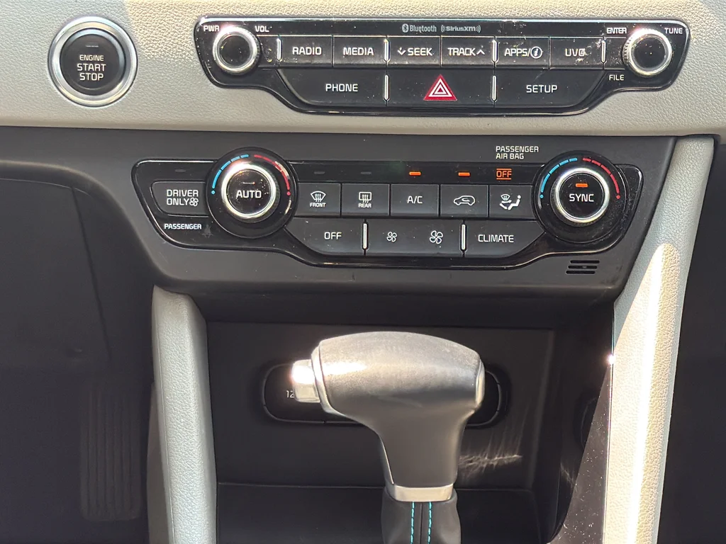 Used 2019 White Kia EX image 21