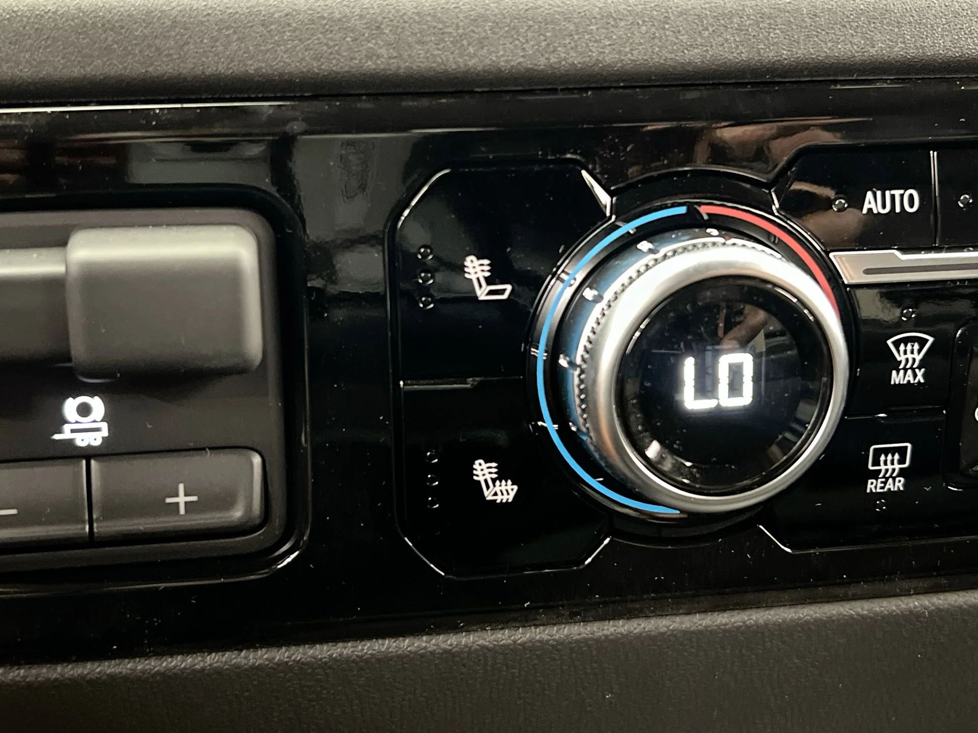 New 2026 Summit White GMC SLE image 72