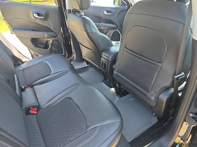 Used 2018 Black Jeep Latitude image 12