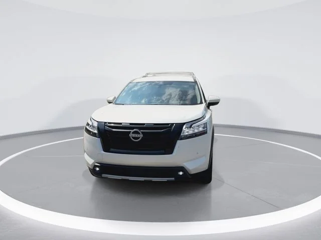 Used 2023 White Nissan SL image 4