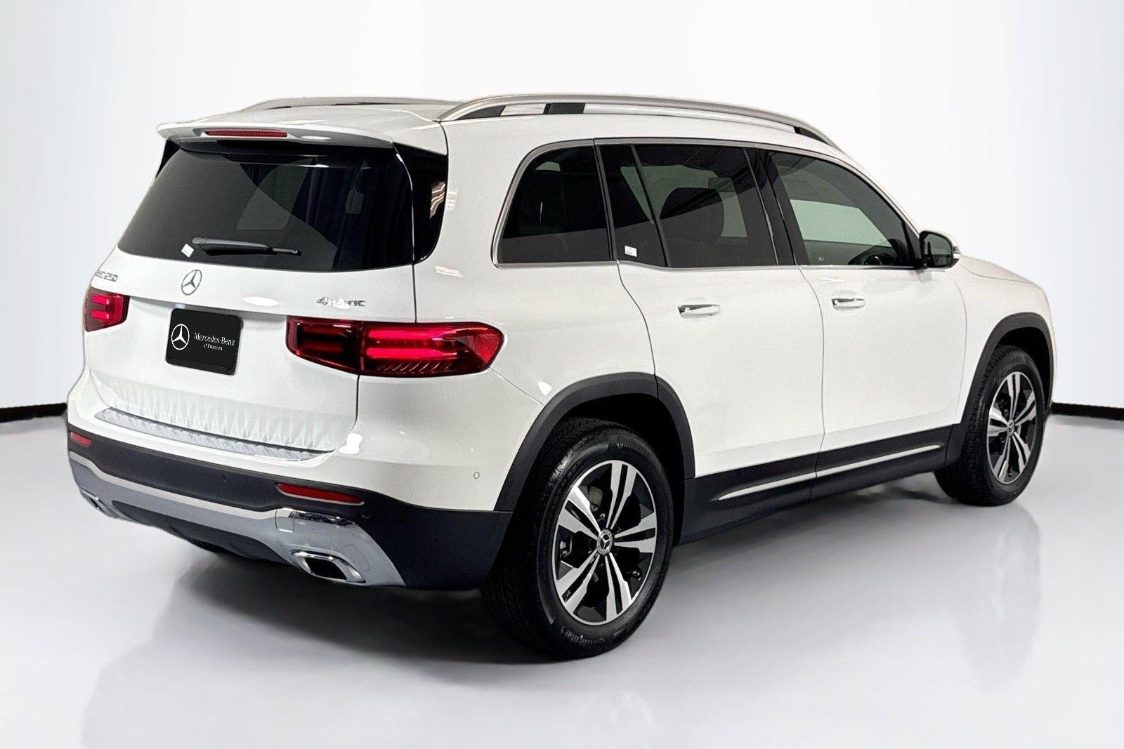 New 2026 Polar White Mercedes-Benz GLB 250 image 5