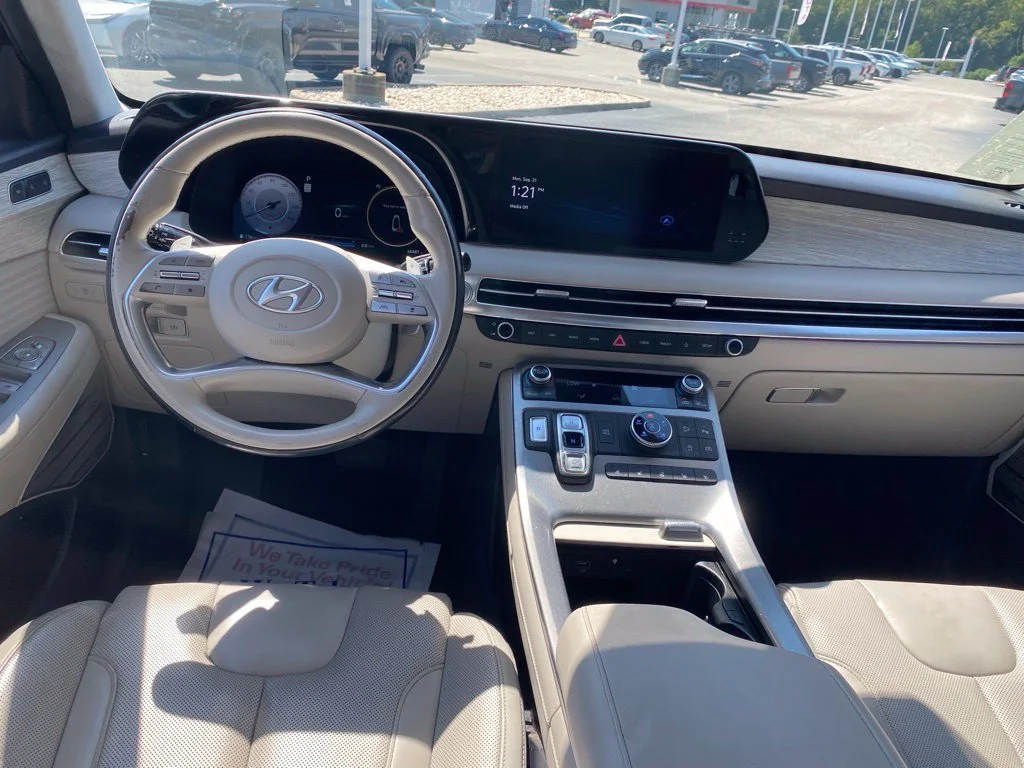 Used 2023 Red Hyundai Calligraphy image 8