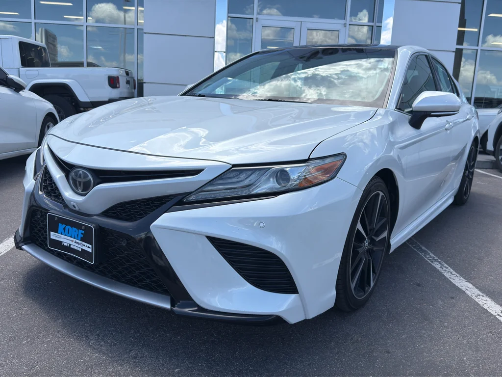 Used 2018 Super White Toyota XSE V6 image 1