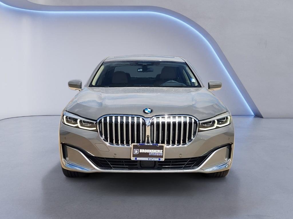 Used 2022 Bernina Grey Amber Effect Metallic BMW 740i image 2