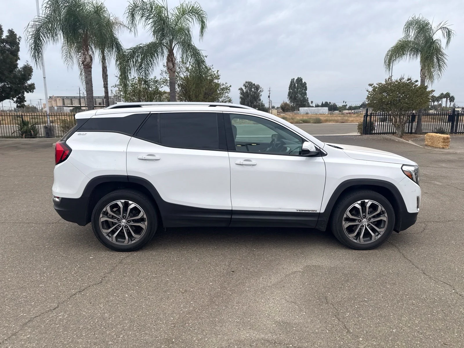 Used 2019 SUMMIT WHITE GMC SLT image 2