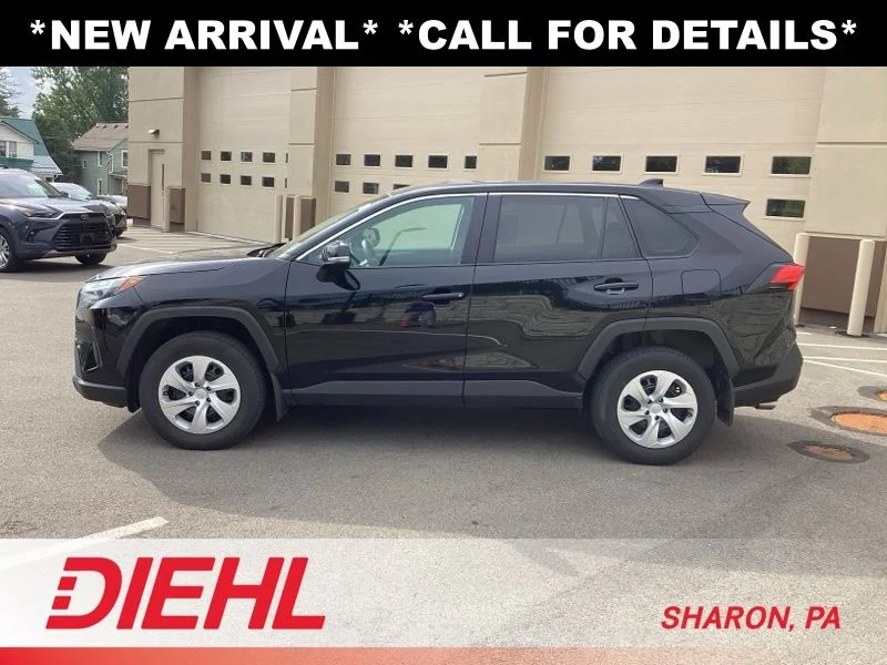 2024 Toyota RAV4 LE - Photo 4