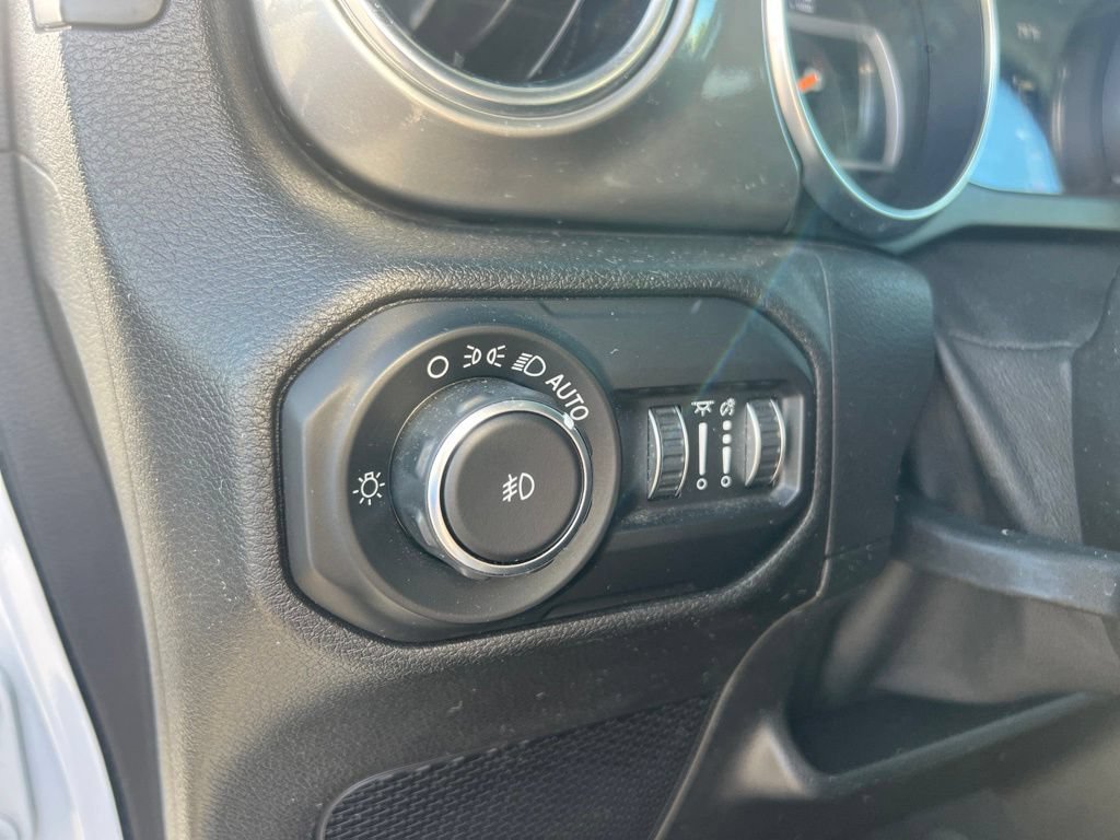 Used 2020 Bright White Clearcoat Jeep Unlimited Sahara image 21