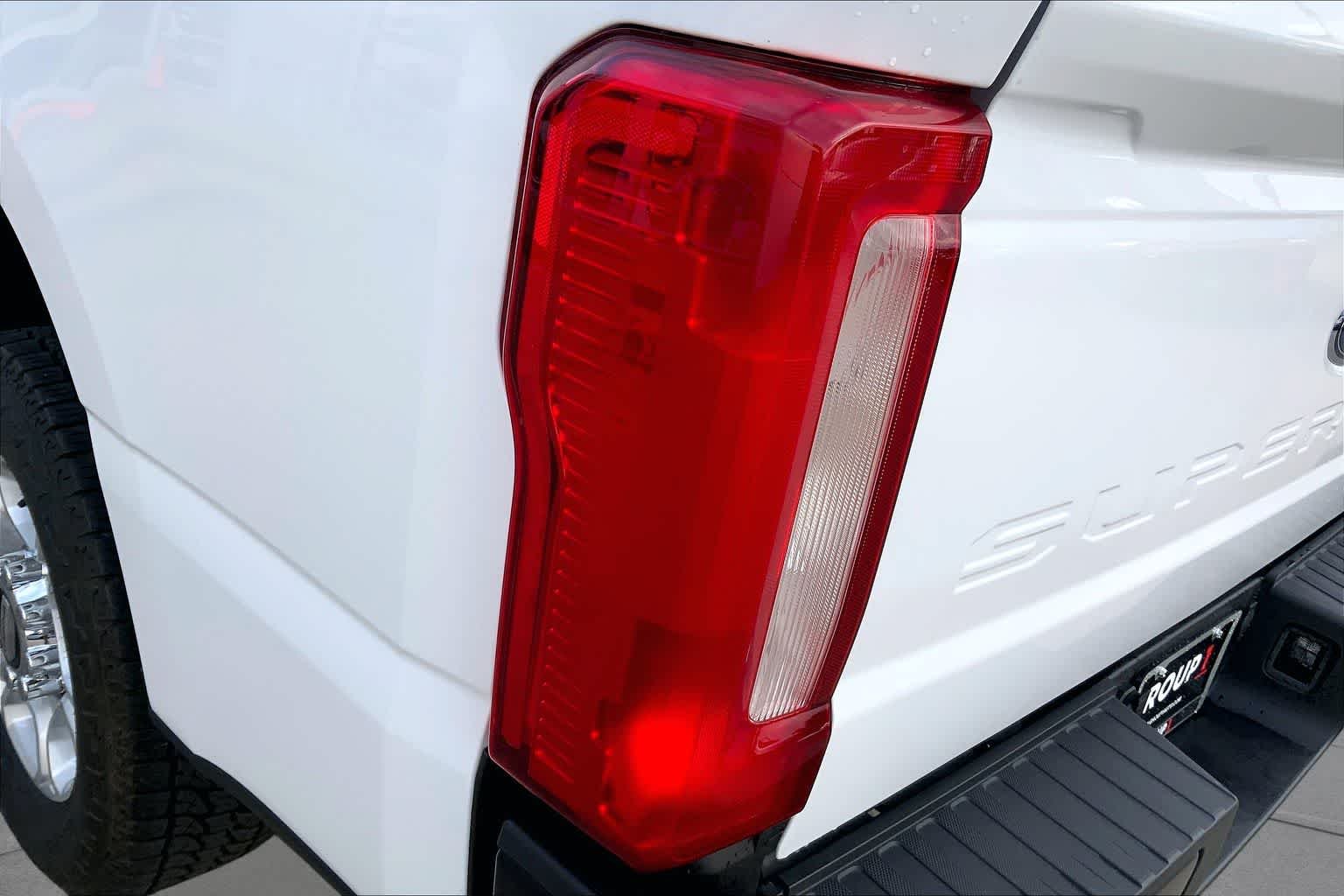 Used 2018 Oxford White Ford F-350 SRW Pickup XL image 24