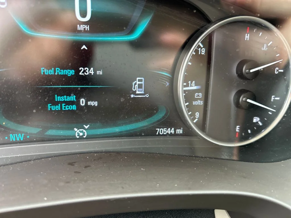 Used 2017 White Buick Essence image 17
