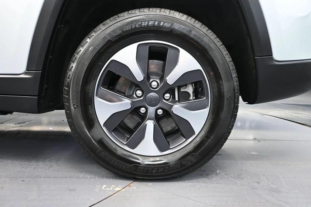 Certified Used 2022 Silver Jeep 4xe image 13