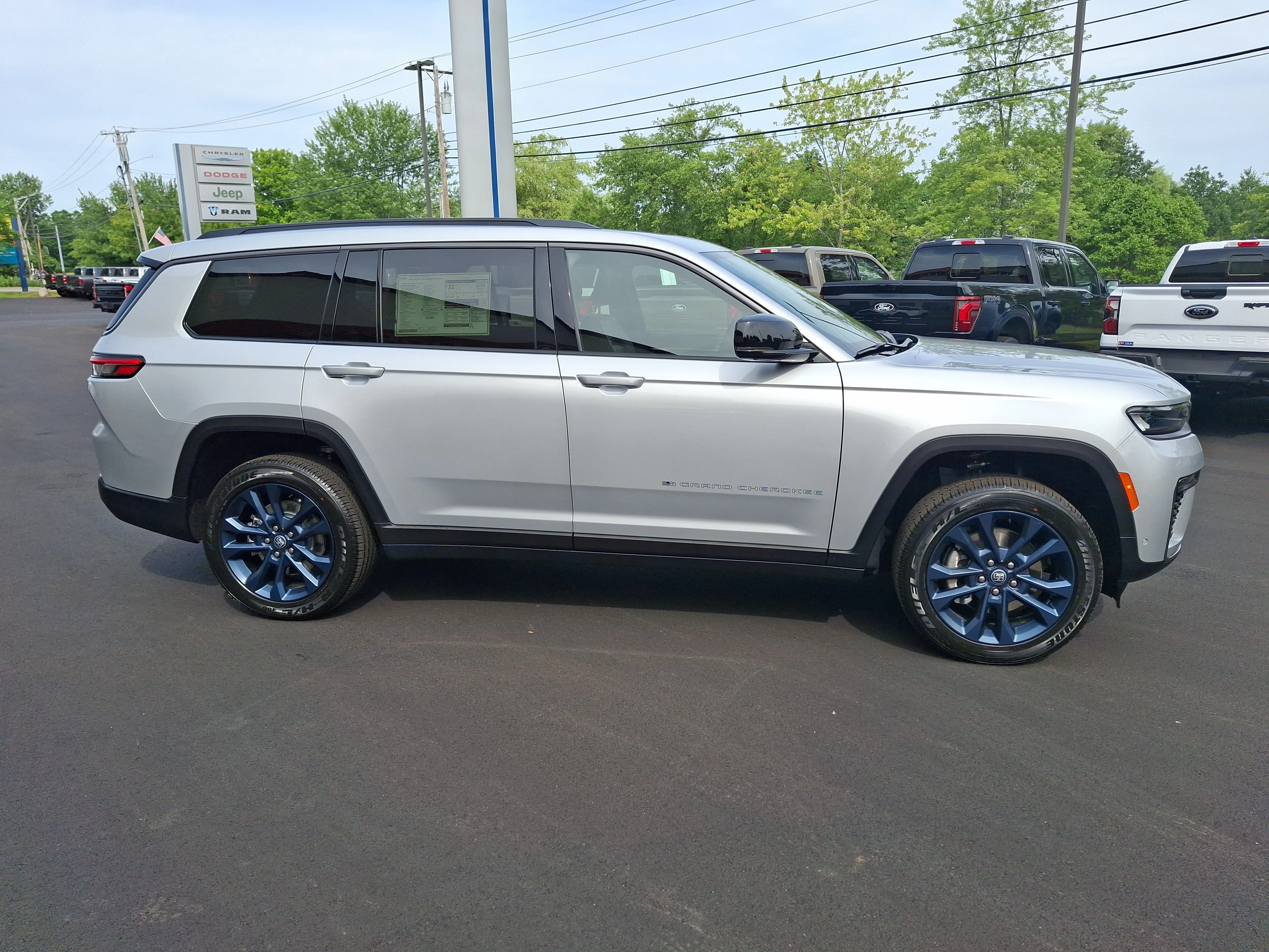 New 2026 Silver Zynith Exterior Paint Jeep 85th Anniversary Edition image 6