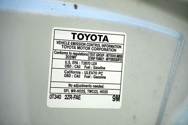 Used 2021 White Toyota L image 31
