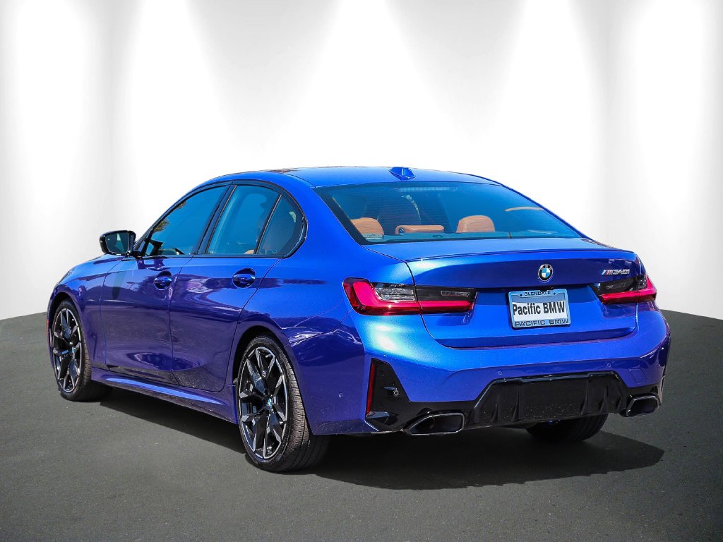 2025 BMW 3 Series photo 4