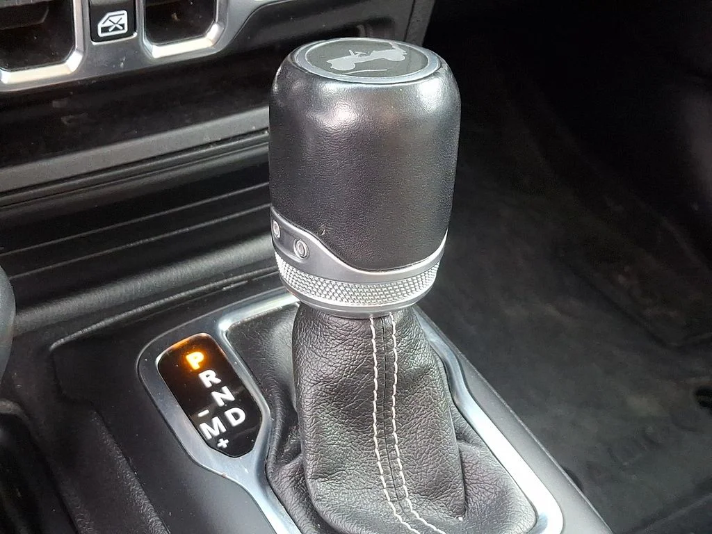 Used 2020 White Jeep Unlimited Sahara image 14