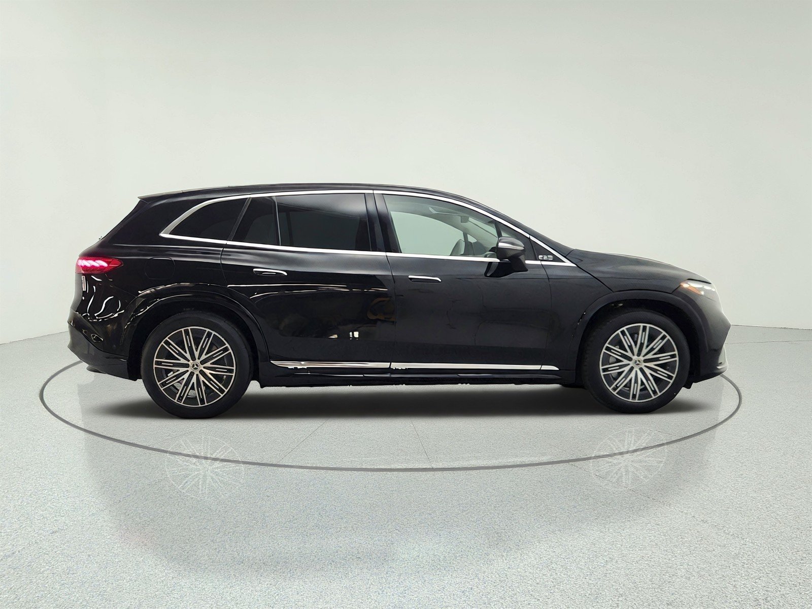 Used 2023 Obsidian Black Metallic Mercedes-Benz EQS 580 4MATIC® SUV image 4