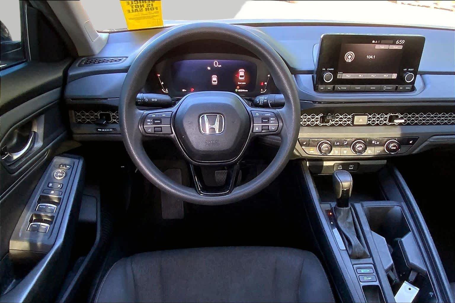Used 2025 Solar Silver Metallic Honda SE image 6