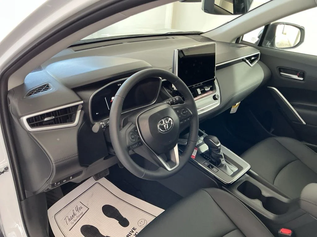 2026 Toyota Corolla Cross XLE - Photo 11