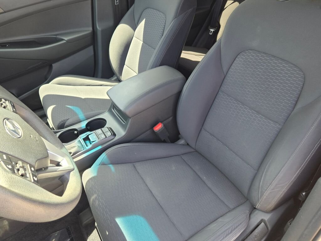 Used 2020 Gray Hyundai SE image 17