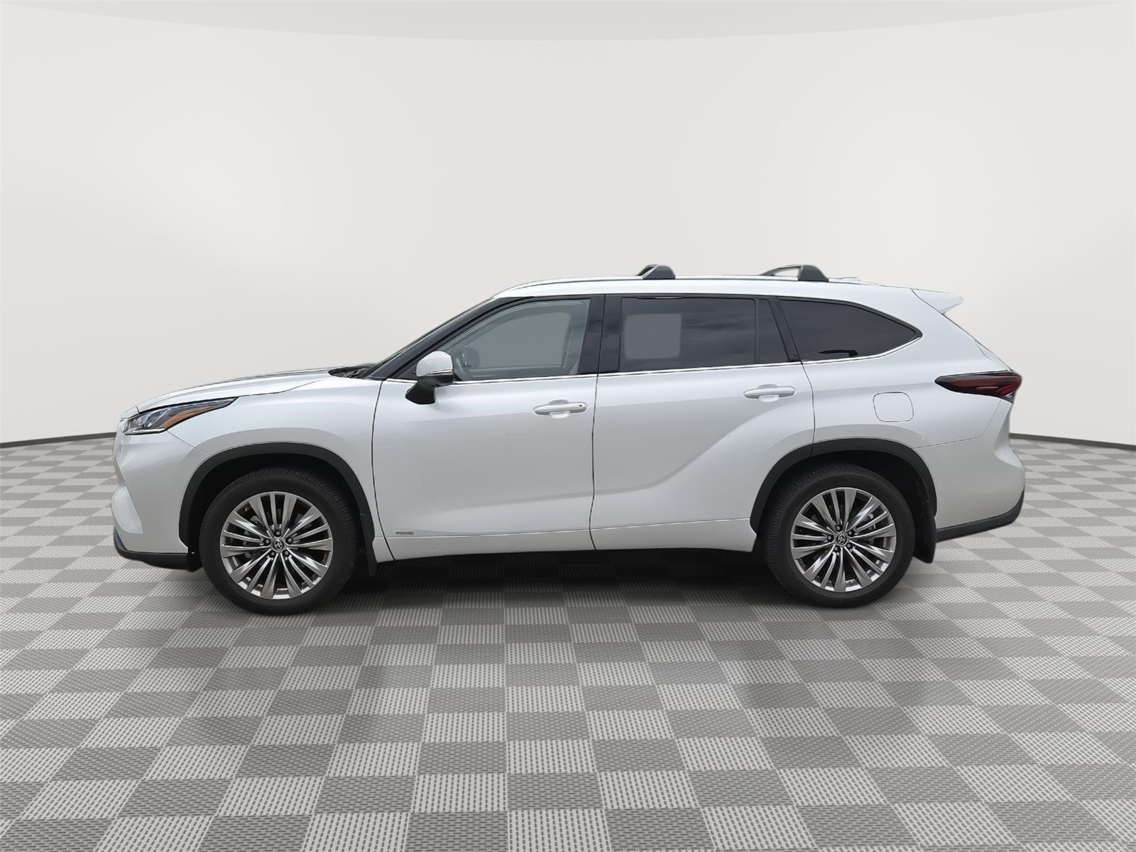 Certified Used 2024 Wind Chill Pearl Toyota Platinum image 5