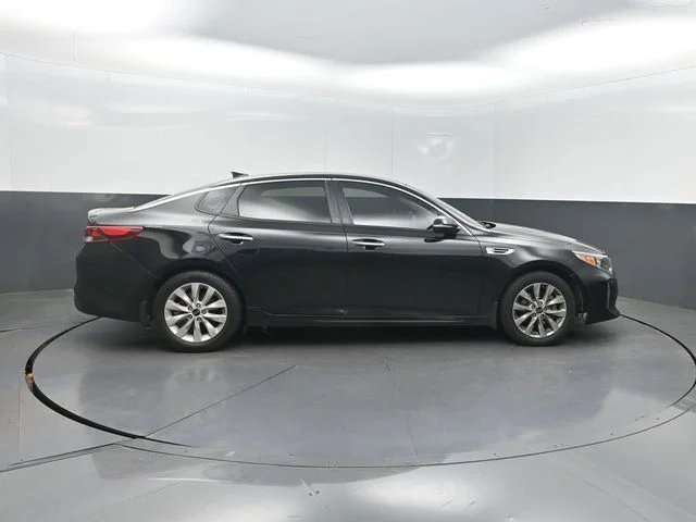 Used 2018 Black Kia S image 31