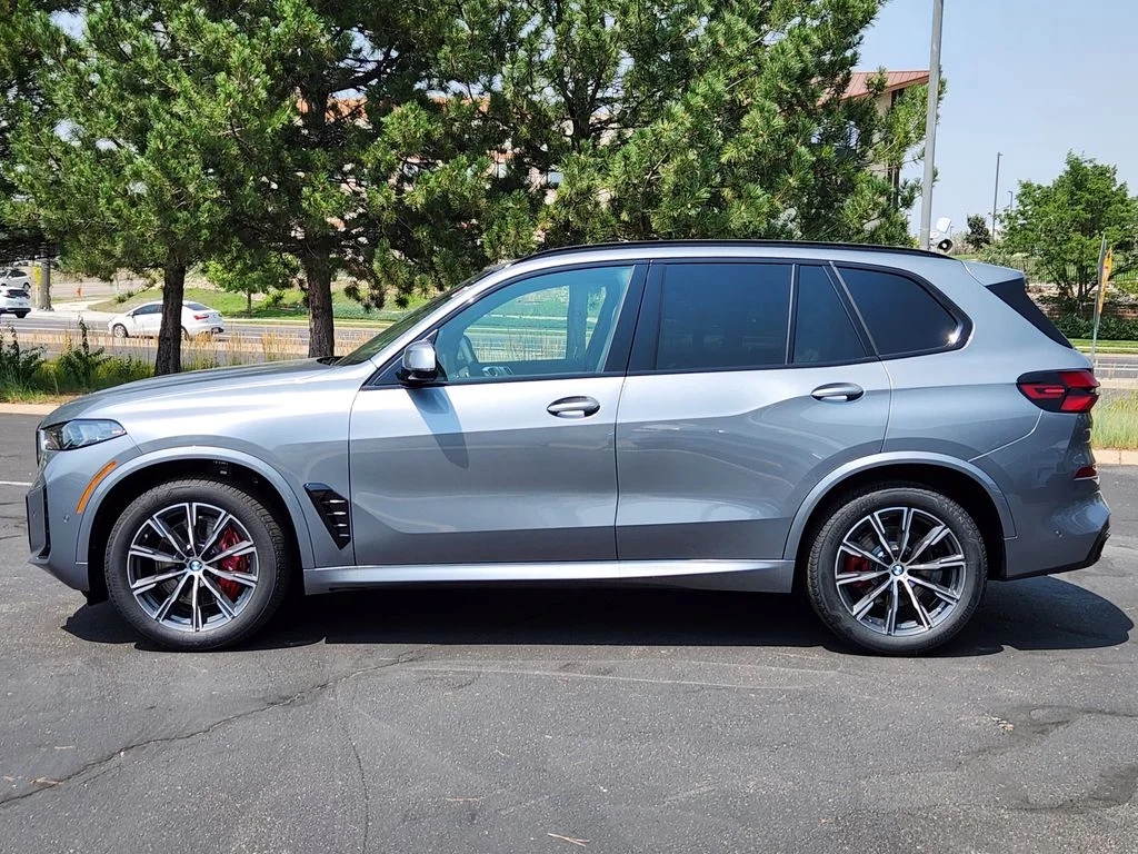 New 2026 Skyscraper Grey Metallic BMW xDrive40i image 2